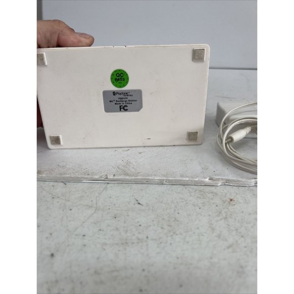 Psyclone Essentials Wii Controller Dual Recharge Charge Station PSE530 - Picture 8 of 8